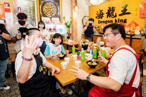 侯友宜警大博士學位爆爭議　林佳龍：侯選辦涉偽造聲明