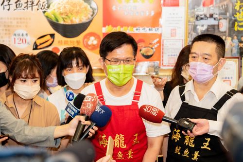 周玉蔻承諾「幫新北市」　林佳龍：自助人助