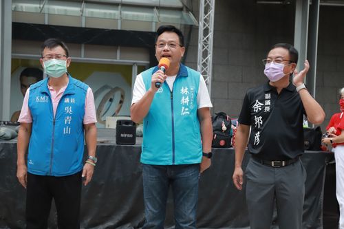 林智堅回新竹香山拜會基層 林耕仁不滿痛批「連神明都騙」