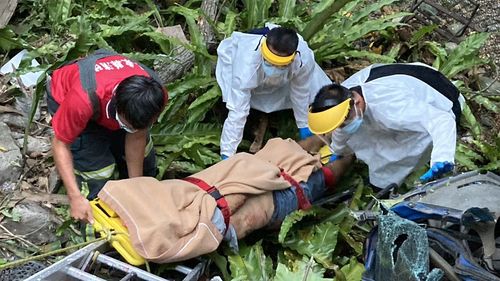 駕駛拋飛車外頭顱重創慘死 台東小貨車跌落山谷疑剎車失靈釀禍