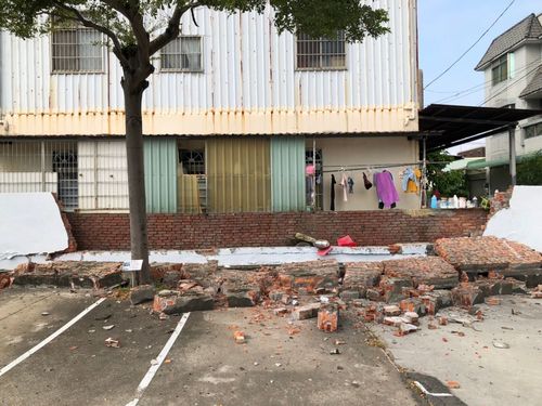 6.8強震|高雄保五營區圍牆倒塌!建案吊車巨響嚇死人 市民驚:比昨天還恐怖