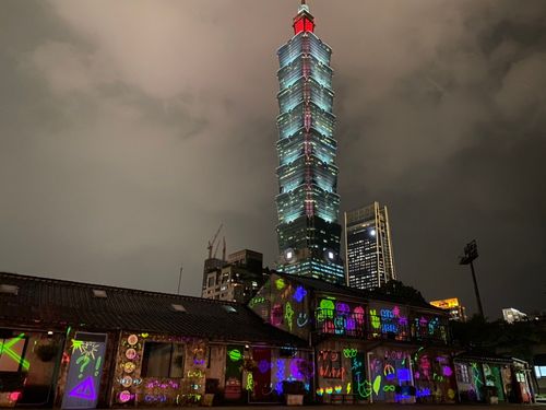 台東連震撼動101風阻尼器 巨球眼前晃動!民眾驚呼:地震好大啊