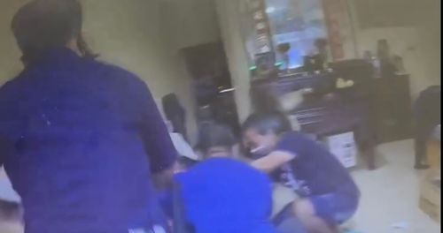 高雄男酒後持刀與胞兄對峙 警網出動強制就醫