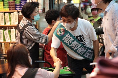 謝國樑批他缺席立院只跑選舉行程　蔡適應提證據駁斥