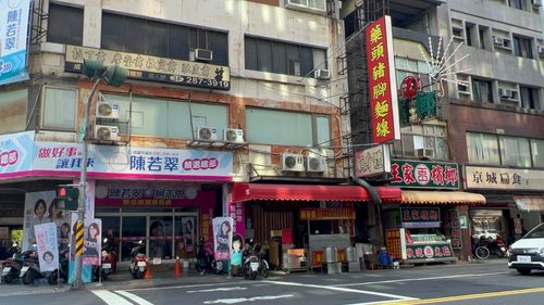 尷尬了!高市議員與柯志恩合體吃播 老店只是變小卻講倒店2年多