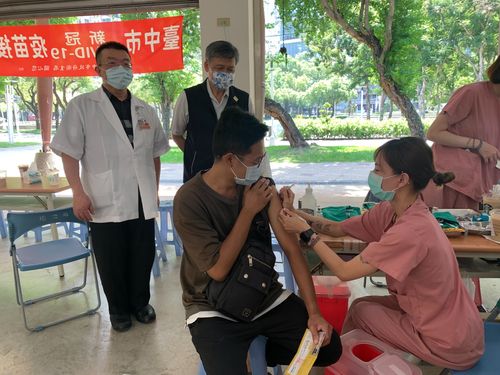 打氣旺!秋節連假第一天 台中疫苗搶打潮45秒就有1人接種