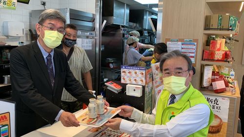 農糧署攜手摩斯「吃米漢堡配國產豆奶」 減碳愛地球最對味