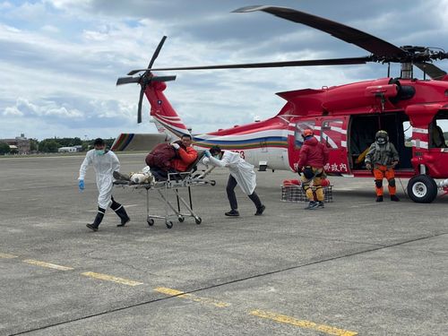 嘉明湖山友摔傷空勤吊掛下山 國慶3天連假4起山難救援