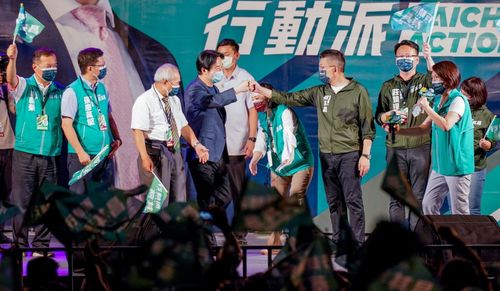 直搗盧秀燕「起家厝」! 蔡其昌造勢晚會合體賴清德 北屯掃街拔樁