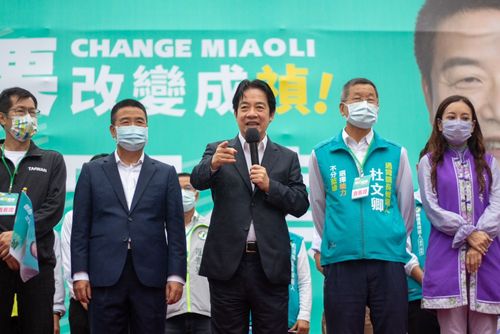 苗栗選舉|賴清德來了 徐定楨冒雨造勢喊「撕掉苗栗國標籤」