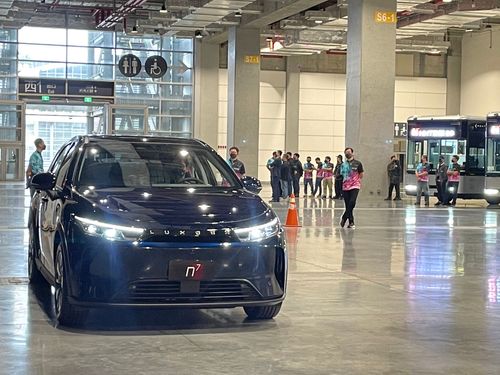鴻海科技日｜《壹蘋》搶先上車試乘Luxgen n⁷　高科技座艙質感不俗