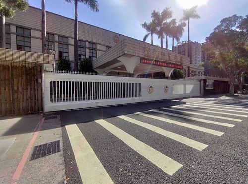 「戰地軍醫」讓她解約保險、辦信貸　癡情女交往一年GG了