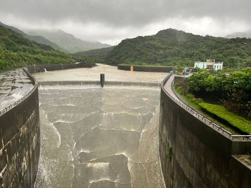 尼莎颱風+東北季風共伴雨勢強　瑞芳員山子今進行分洪