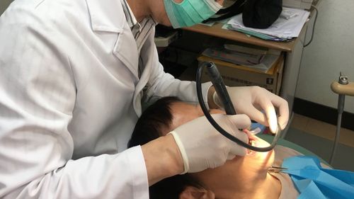 魯莽男5字經嗆牙醫「你欠撞」 慘了!恐嚇罪成立判3個月