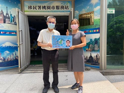 深耕臺灣杏壇近40年 中央大學馬籍教授獲頒「馬偕計畫永久居留證」