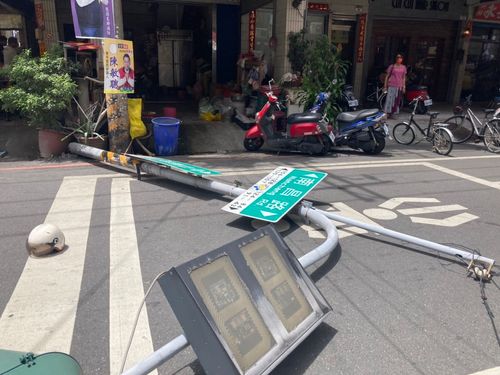 紅綠燈斷桿成傷人殺器!遭砸女騎士恐癱瘓 術後直喊痛