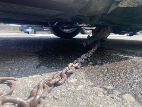 聯結車國道「斷開鎖鏈」害4車爆胎 底盤都刺穿!肇事駕駛公危罪送辦
