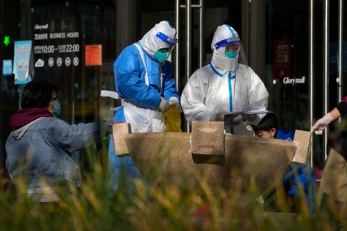 习近平清零政策人民堪怜 确诊者遭路边原地隔离