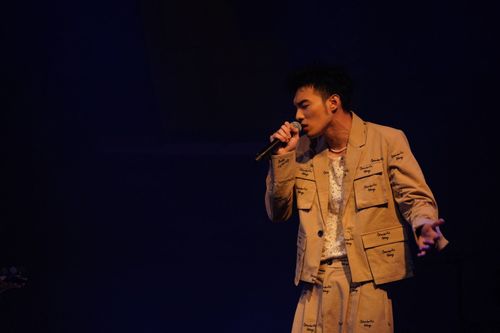 黄伟晋被张秀卿骑上去「火车便当」 开玩笑遇地震自己要先跑