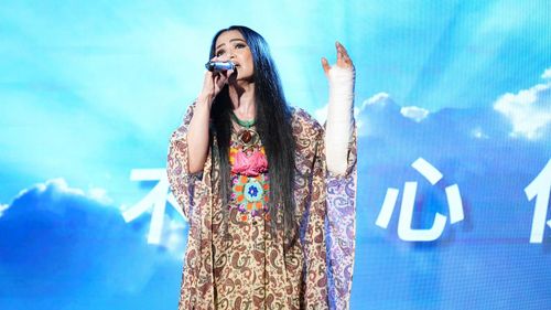 驚!潘越雲露台摔斷骨左手嚴重變形 痛到哭全身麻醉開刀住院3天