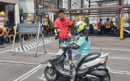 機車族車禍死亡破千人! 交部研擬「上路」考照、駕訓班訓練