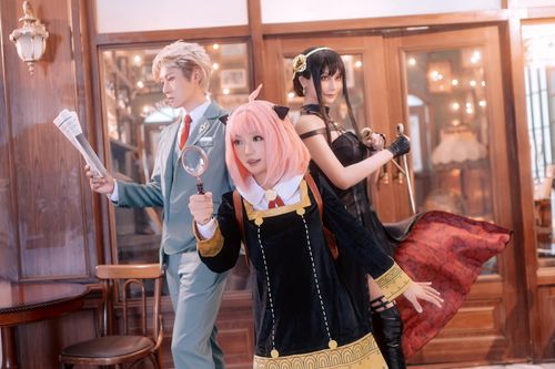 「台灣議員cos圈太強大」 《間諜家家酒》北南雙美與中一帥真人版慶中秋