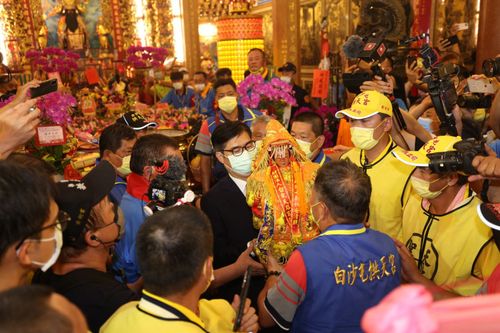 陳其邁認證的「粉紅超跑」  今天首到高雄