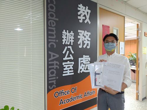 林耕仁論文中華大學比對符合規範 沈慧虹競辦批「遇藍放水」