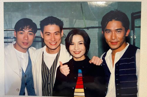 何超儀開唱致敬disco年代 放送梅艷芳、張學友稀有珍藏照