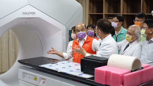 屏榮總院醫護缺44人！蘇貞昌放話「一切到位才開幕」　院長：由分院調派