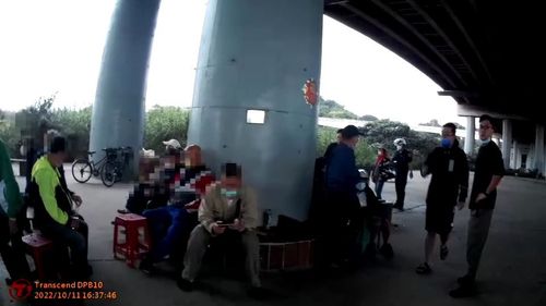 抓不怕!福和橋運動公園聚賭「肉龜」 警蒐證逮10人扣12萬賭資