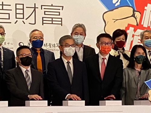 黃天牧戴口罩致詞沒人敢脫罩　妙喻公務員習慣受壓喘不過氣