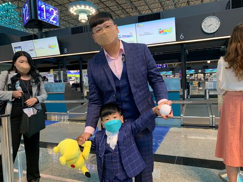 攜兒搭皮卡丘彩繪機! 暖爸「給兒子搭機最美回憶」