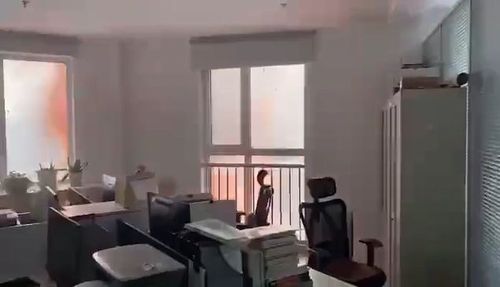 影片|長沙電信大樓整棟起火「死傷不明」 受困者視角曝光「驚呼這句話」