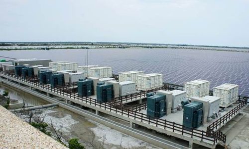 台灣最大太陽能電站儲能系統竣工 聯合再生完成併網啟用
