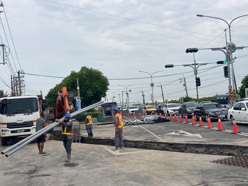 车速低于5公里 屏鹅公路走走停停炸民怨