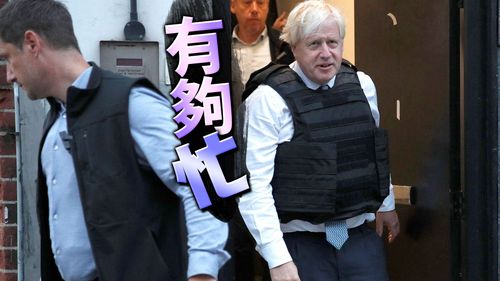 英相強生很忙 防彈衣上身突擊緝毒