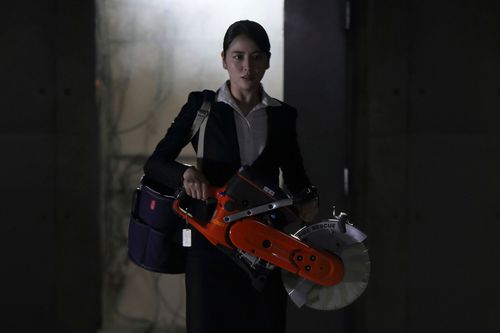 長澤雅美綠幕前搞獨角戲累癱 4m超人力霸王坐鎮信義區