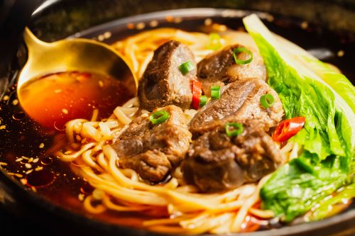 嗜辣族快來挑戰!國民泡麵2款全新牛肉麵小7搶先開賣