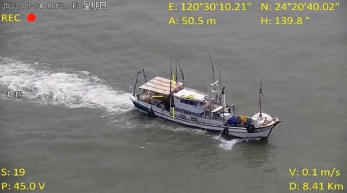 近逼高美濕地還拖網 無人機抓到小漁船罰15萬元