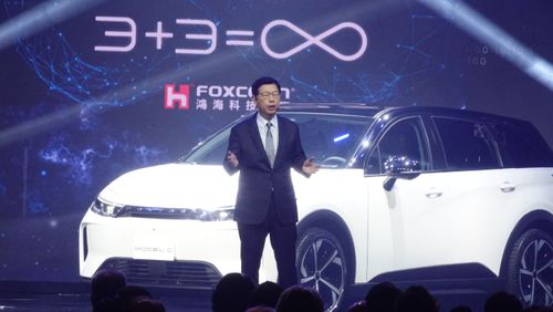 鴻海三車「快美力」!劉揚偉喊話期望為特斯拉操刀