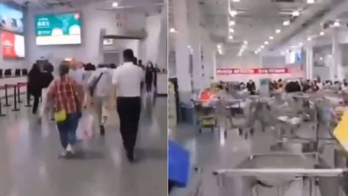 别封控我！　上海好市多逃难影片曝　男急吼「完了完了！全部都在往外逃」