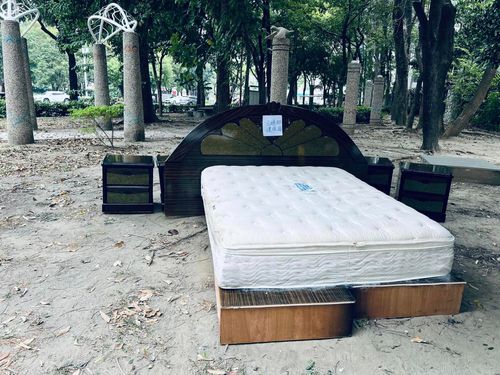 高雄公園「一卡皮箱」住房案 網友:直接野戰砲兵營
