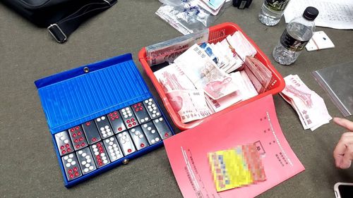 卡拉OK包廂成天九牌賭場 桃警攻堅逮36人扣賭資10萬