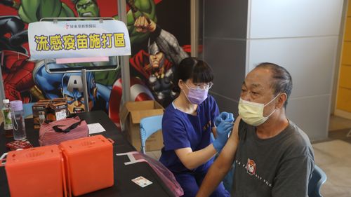 迎解封！屏東火車站疫苗施打站　新冠、流感同步打