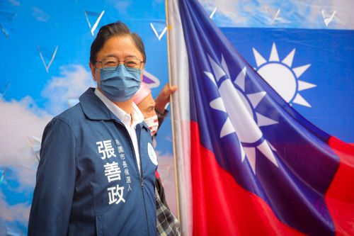 雙十國慶張善政參加升旗典禮 允諾當選「讓全桃園掛滿國旗」