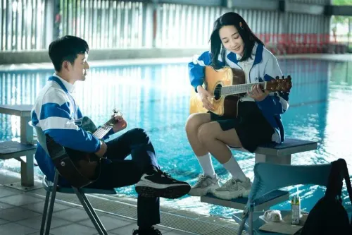 周興哲金馬入圍左擁右抱2大獎 米蘭熱撲女戰友興奮狂跳