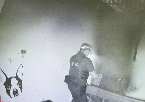 航空城拆遷戶突起火冒濃煙 大園警提水桶幫滅火