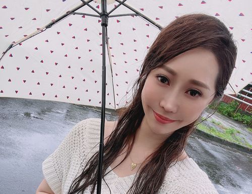 黃露瑤一進組就強碰颱風 狼狽拉扯隔天全身痠痛