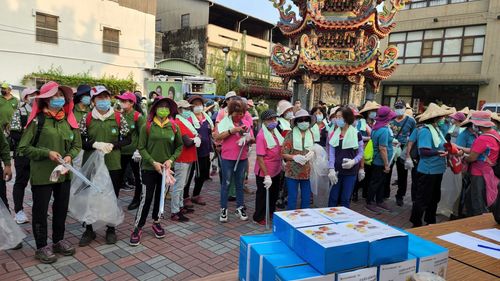 垃圾你丟我撿變先丟再撿 中市清潔隊淨山活動造假被罵翻